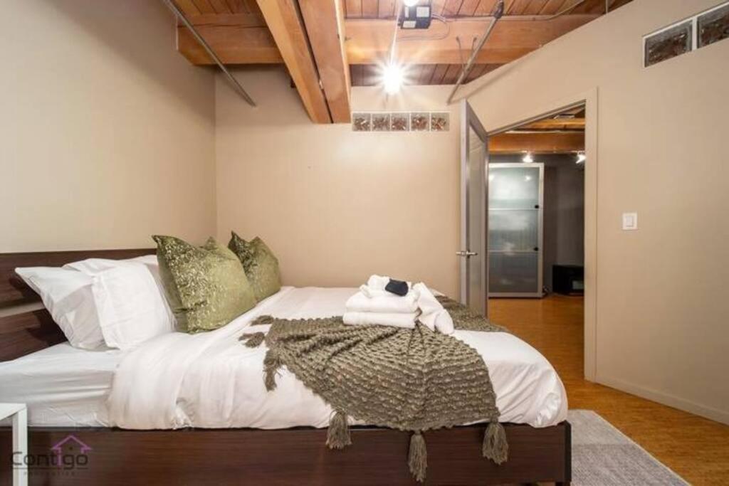 Historic Jd Loft, Near Ice District, Rogers Place, Ug Parking Edmonton Esterno foto