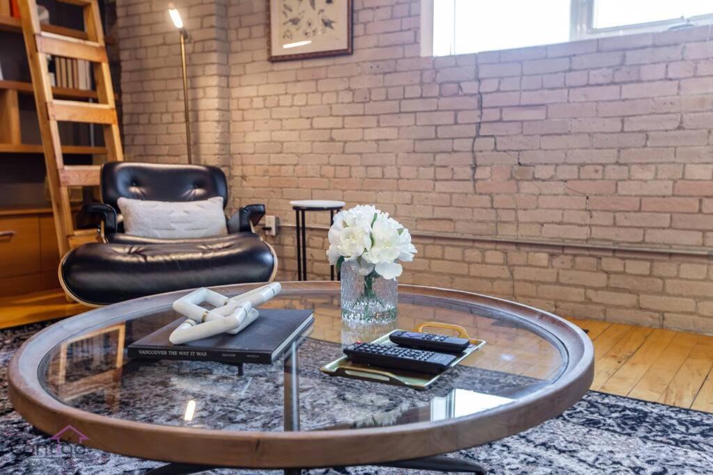 Historic Jd Loft, Near Ice District, Rogers Place, Ug Parking Edmonton Esterno foto